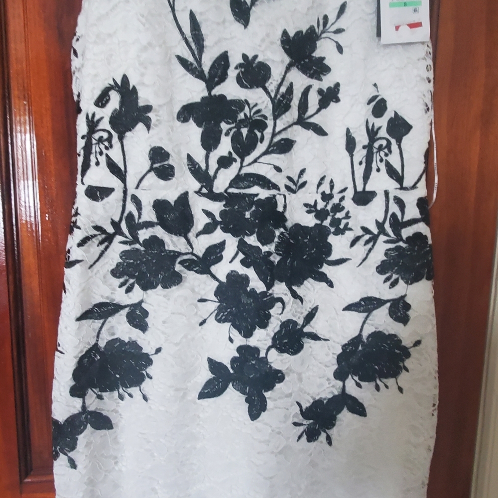 Dkny size 8  lace dress black and white